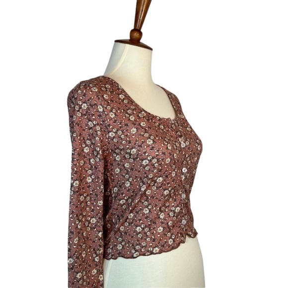 Flirty Long Sleeve Button Up Floral Mauve Crop Top - Picture 12 of 16